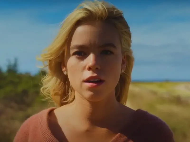 Netflix’s Sirens Review: Brilliant Dark Comedy or Beautiful Trainwreck?