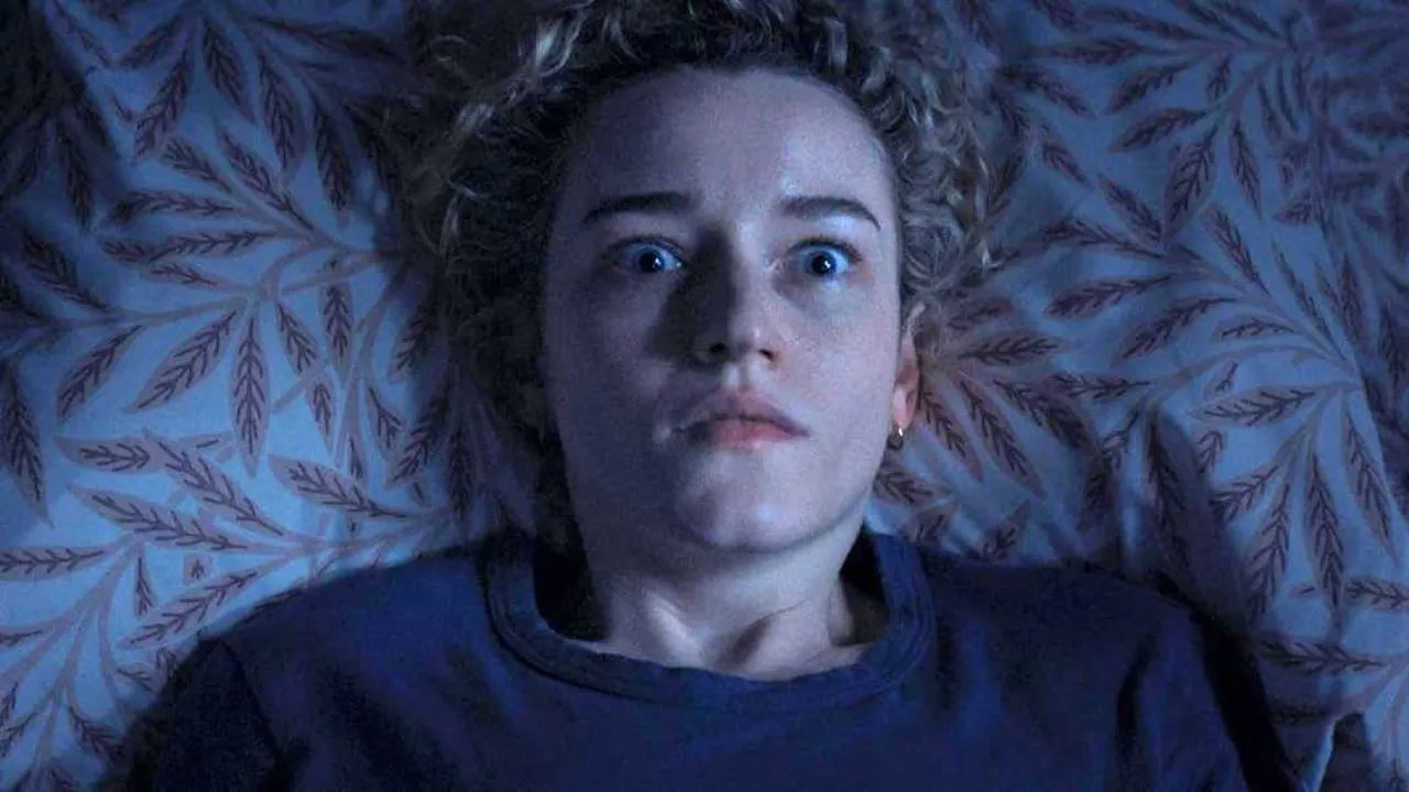 Julia Garner in Weapons movie, Zach Cregger’s new horror hit with rave reviews and box office success